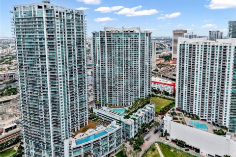 Condominio en venta en Miami, Florida, 2 dormitorios, 130.53 m2 № 2075451 - foto 24