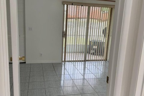 Copropriété à vendre à Palm Springs, Floride: 1 chambre, 60.39 m2 № 2176931 - photo 4
