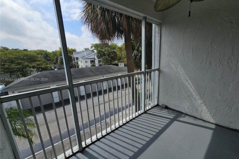 Condo in Tamarac, Florida, 1 bedroom  № 1840924 - photo 5