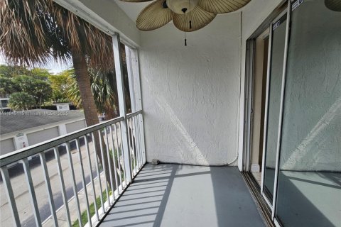 Condo in Tamarac, Florida, 1 bedroom  № 1840924 - photo 4