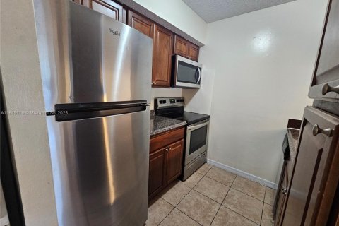 Condo in Tamarac, Florida, 1 bedroom  № 1840924 - photo 9