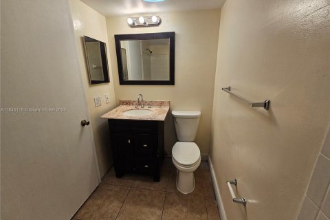 Condo in Tamarac, Florida, 1 bedroom  № 1840924 - photo 15