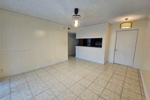 Condo in Tamarac, Florida, 1 bedroom  № 1840924 - photo 2