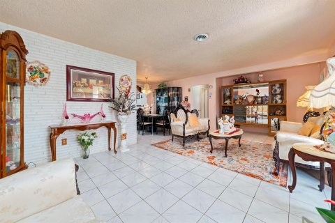 House in Plantation, Florida 3 bedrooms, 166.85 sq.m. № 2184637 - photo 5