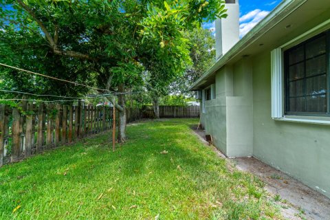 House in Plantation, Florida 3 bedrooms, 166.85 sq.m. № 2184637 - photo 24