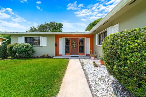 House in Plantation, Florida 3 bedrooms, 166.85 sq.m. № 2184637 - photo 2