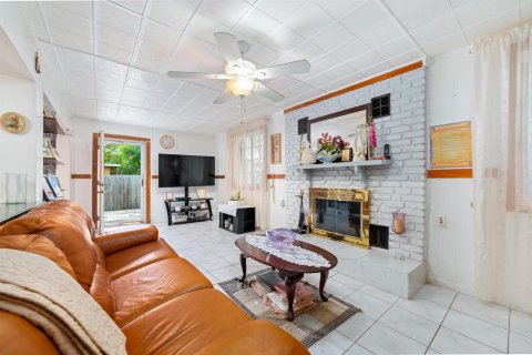 House in Plantation, Florida 3 bedrooms, 166.85 sq.m. № 2184637 - photo 12