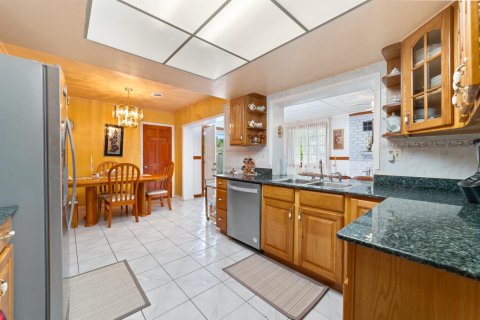 House in Plantation, Florida 3 bedrooms, 166.85 sq.m. № 2184637 - photo 10