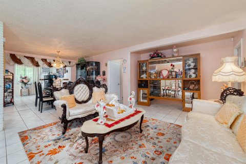 House in Plantation, Florida 3 bedrooms, 166.85 sq.m. № 2184637 - photo 6