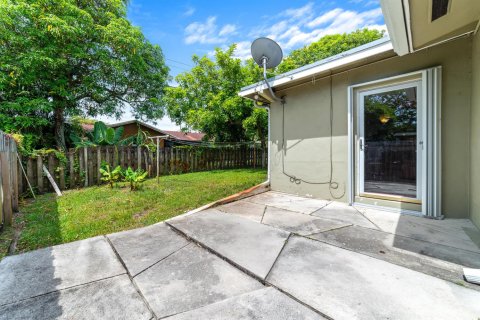 House in Plantation, Florida 3 bedrooms, 166.85 sq.m. № 2184637 - photo 21