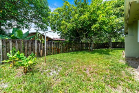 House in Plantation, Florida 3 bedrooms, 166.85 sq.m. № 2184637 - photo 23