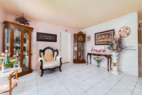 House in Plantation, Florida 3 bedrooms, 166.85 sq.m. № 2184637 - photo 3