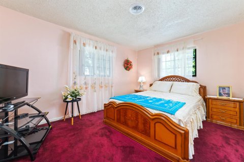 House in Plantation, Florida 3 bedrooms, 166.85 sq.m. № 2184637 - photo 14
