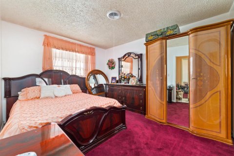 House in Plantation, Florida 3 bedrooms, 166.85 sq.m. № 2184637 - photo 16