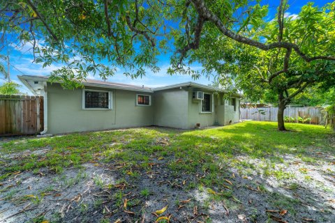 House in Plantation, Florida 3 bedrooms, 166.85 sq.m. № 2184637 - photo 22