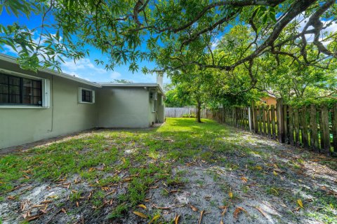 House in Plantation, Florida 3 bedrooms, 166.85 sq.m. № 2184637 - photo 25