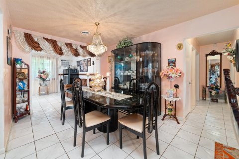 House in Plantation, Florida 3 bedrooms, 166.85 sq.m. № 2184637 - photo 7