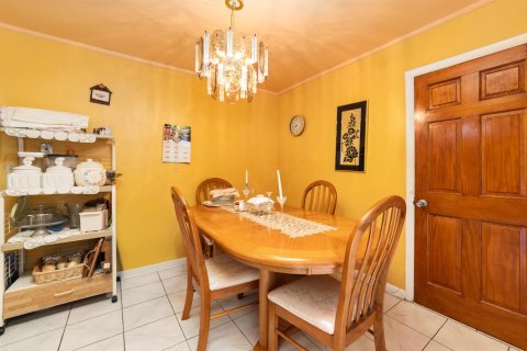 House in Plantation, Florida 3 bedrooms, 166.85 sq.m. № 2184637 - photo 11