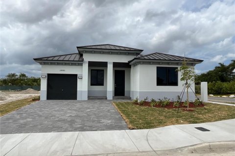 House in Homestead, Florida 4 bedrooms № 1689381 - photo 1