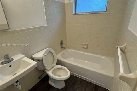 Купить коммерческую недвижимость в Форт-Лодердейл, Флорида 119.84м2, № 2004660 - фото 9