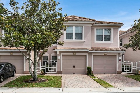 Condominio en alquiler en Davenport, Florida, 2 dormitorios, 175.86 m2 № 1790082 - foto 1