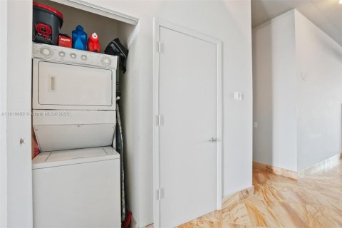 Condo in Aventura, Florida, 3 bedrooms  № 1776092 - photo 26