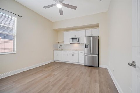 House in Orlando, Florida 4 bedrooms, 413.6 sq.m. № 2207773 - photo 11