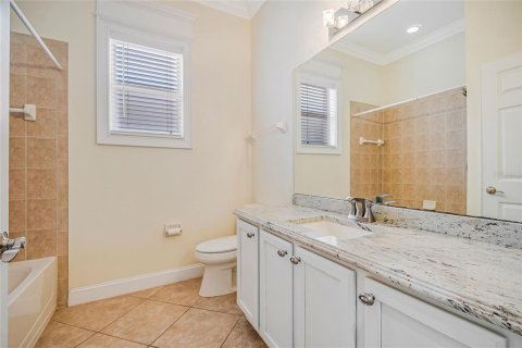 House in Orlando, Florida 4 bedrooms, 413.6 sq.m. № 2207773 - photo 14