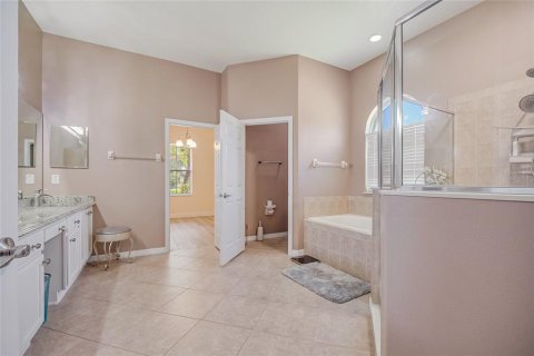 House in Orlando, Florida 4 bedrooms, 413.6 sq.m. № 2207773 - photo 18