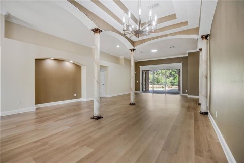 House in Orlando, Florida 4 bedrooms, 413.6 sq.m. № 2207773 - photo 3