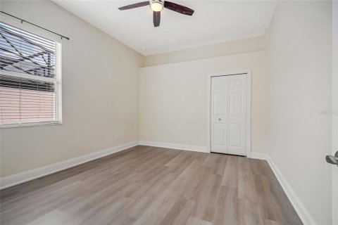 House in Orlando, Florida 4 bedrooms, 413.6 sq.m. № 2207773 - photo 9