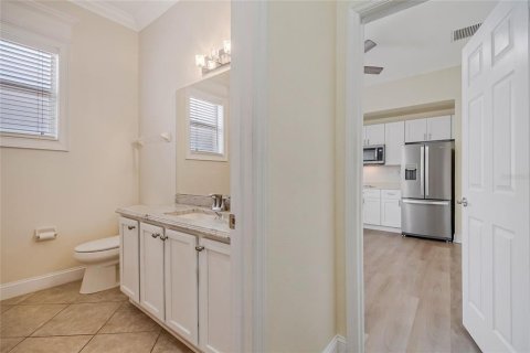 House in Orlando, Florida 4 bedrooms, 413.6 sq.m. № 2207773 - photo 12