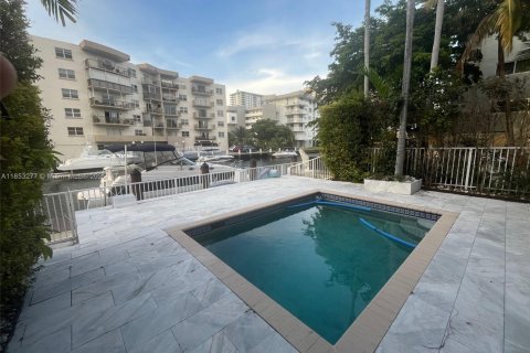 Купить таунхаус в Норт-Майами-Бич, Флорида 3 спальни, 296.82м2, № 2056816 - фото 22