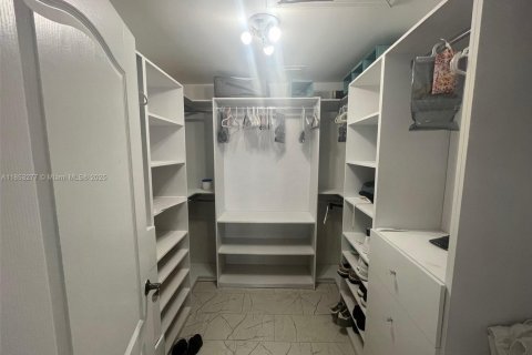 Купить таунхаус в Норт-Майами-Бич, Флорида 3 спальни, 296.82м2, № 2056816 - фото 17