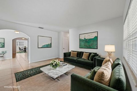 Villa ou maison à vendre à Tampa, Floride: 3 chambres, 177.16 m2 № 2416570 - photo 5