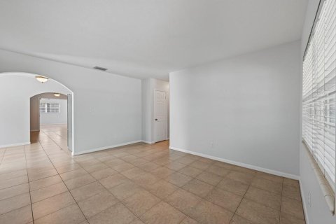 Villa ou maison à vendre à Tampa, Floride: 3 chambres, 177.16 m2 № 2416570 - photo 4