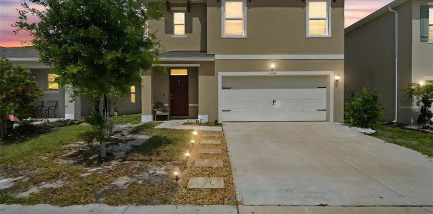 House in Davenport, Florida 5 bedrooms, 234.3 sq.m. № 2197911