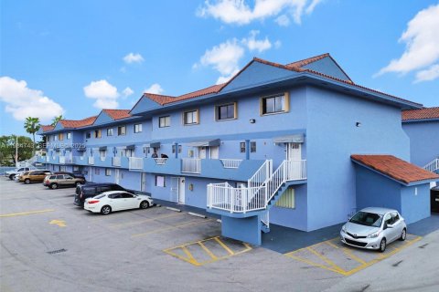 Condominio en alquiler en Hialeah, Florida, 2 dormitorios, 93.83 m2 № 1992936 - foto 24