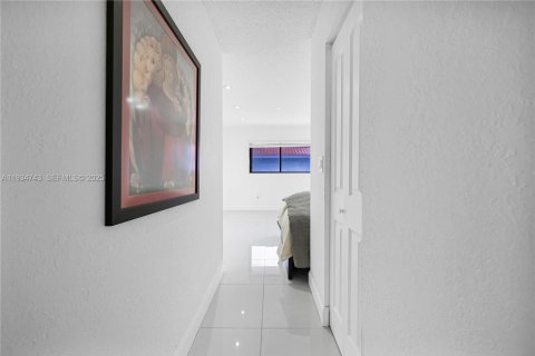 Condominio en alquiler en Hialeah, Florida, 2 dormitorios, 93.83 m2 № 1992936 - foto 11