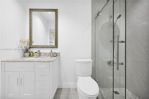 Condominio en alquiler en Hialeah, Florida, 2 dormitorios, 93.83 m2 № 1992936 - foto 15