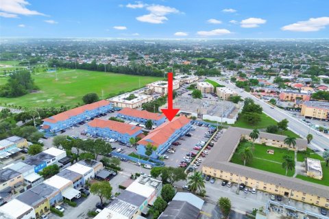 Condominio en alquiler en Hialeah, Florida, 2 dormitorios, 93.83 m2 № 1992936 - foto 25