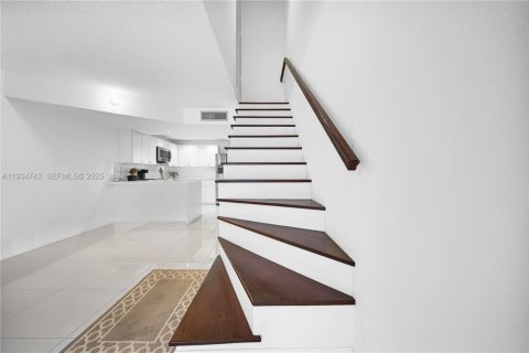 Condominio en alquiler en Hialeah, Florida, 2 dormitorios, 93.83 m2 № 1992936 - foto 10