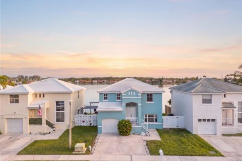 Casa en Margate, Florida 3 dormitorios, 139.35 m2 № 2305485