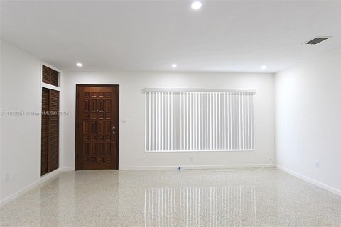 Villa ou maison à louer à Miami, Floride: 2 chambres, 91.88 m2 № 1968258 - photo 6