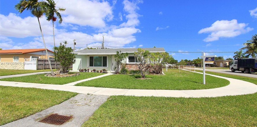 Villa ou maison à Miami, Floride 2 chambres, 91.88 m2 № 1968258