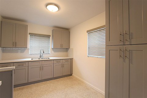 Villa ou maison à louer à Miami, Floride: 2 chambres, 91.88 m2 № 1968258 - photo 9