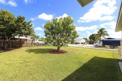 Villa ou maison à louer à Miami, Floride: 2 chambres, 91.88 m2 № 1968258 - photo 18