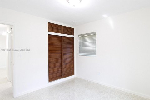 Villa ou maison à louer à Miami, Floride: 2 chambres, 91.88 m2 № 1968258 - photo 15