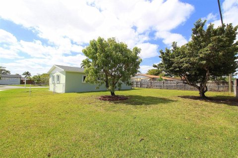 Villa ou maison à louer à Miami, Floride: 2 chambres, 91.88 m2 № 1968258 - photo 19