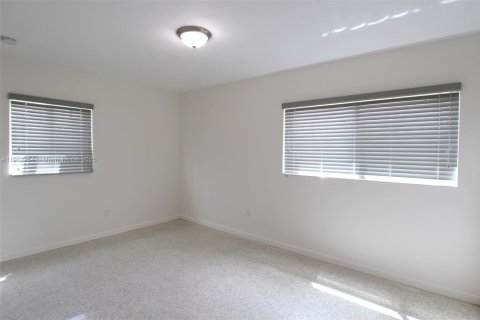 Villa ou maison à louer à Miami, Floride: 2 chambres, 91.88 m2 № 1968258 - photo 12
